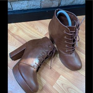 MIA lace up boot Woman’s 7.5
